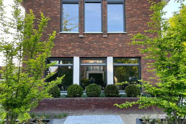 images/0000nieuws/2023/9-pim-noordermeer/amsterdam-breda-eindhoven-tilburg-moderne-luxe-tuin-aanleggen-tuinontwerper-635x424-e1c