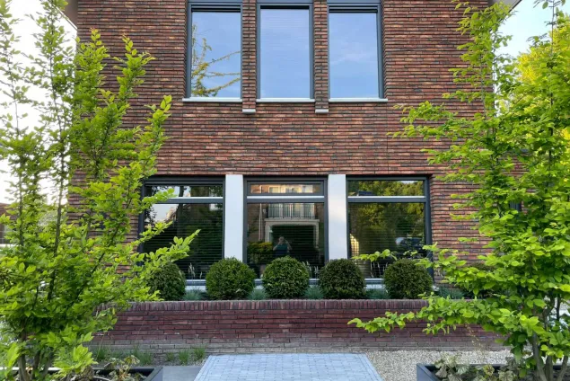 images/0000nieuws/2023/9-pim-noordermeer/amsterdam-breda-eindhoven-tilburg-moderne-luxe-tuin-aanleggen-tuinontwerper-635x424-fe3