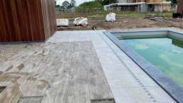 images/001-tuinaanleg-ettenleur/rene-molenaar/keramische-tegels-leggen-poolhouse-zwembad-hoveniersbedrijf-257x145-08b
