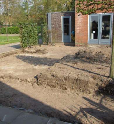 images/026 verboven/uitgraven grond werk voor een achtertuin Dongen-390x424-865