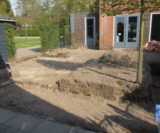 images/026 verboven/uitgraven grond werk voor een achtertuin Dongen-510x424-ea3