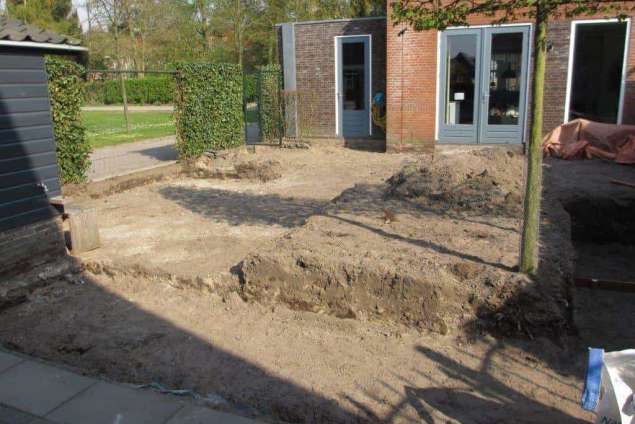 images/026 verboven/uitgraven grond werk voor een achtertuin Dongen-635x424-acc