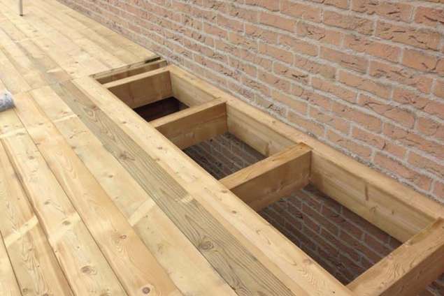 Planken dakbeschot voor een tuinoverkapping met tuinschuur