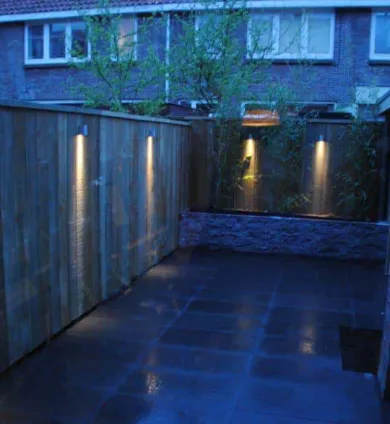 images/jan willem/ledverlichting in een strakke tuin bij nacht-390x424-d5d
