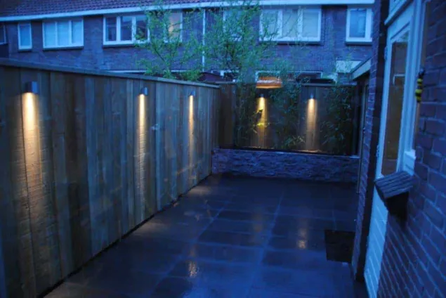 images/jan willem/ledverlichting in een strakke tuin bij nacht-635x424-5ae