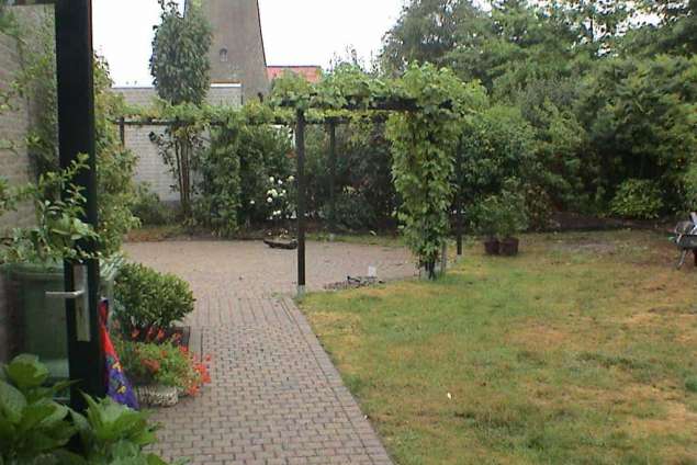 de oude tuin niet sfeervol, hier hebben wij verandering in aangebracht door a van spelde hovenier Tilburg Udenhout Eindhoven Vught Breda